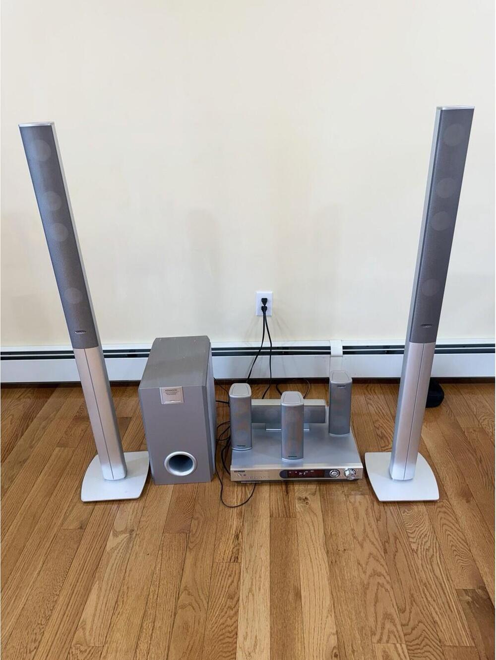Kenwood VRS-7100 5.1 Home Theater Sound System W/subwoofer & Tower Speaker - Picture 2 of 15